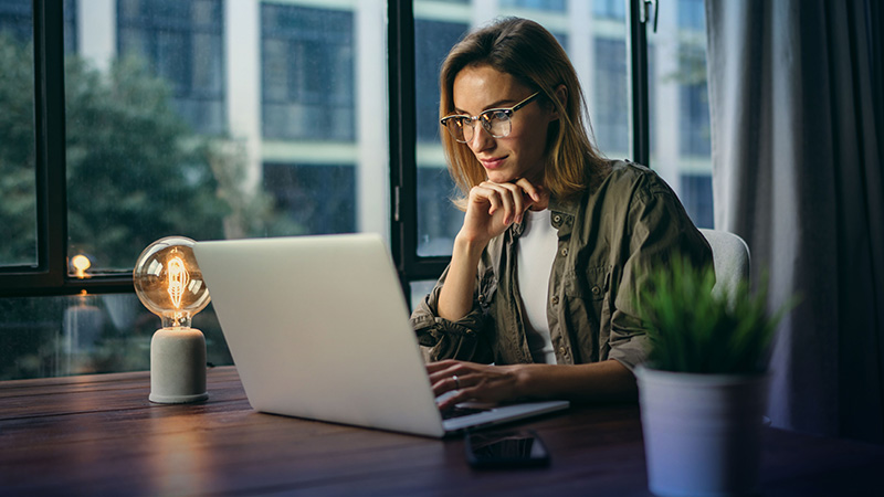 Woman working on laptop - SOLIDWORKS