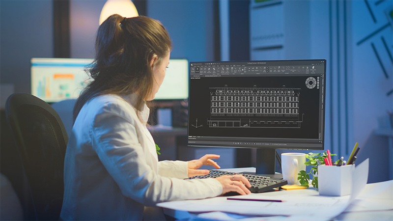 Designer working on a 2D drawing with DraftSight