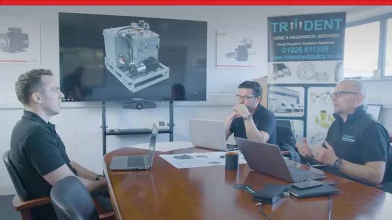 Personnes discutant de la conception CAO 3D