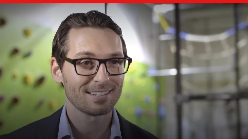 Man talking about 3DEXPEREINCE platform for Schools and Students