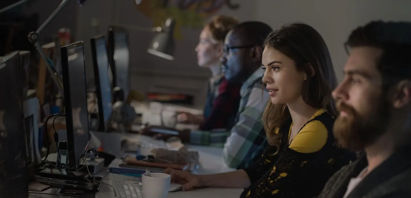 Customer service professionals at computer screens - SOLIDWORKS