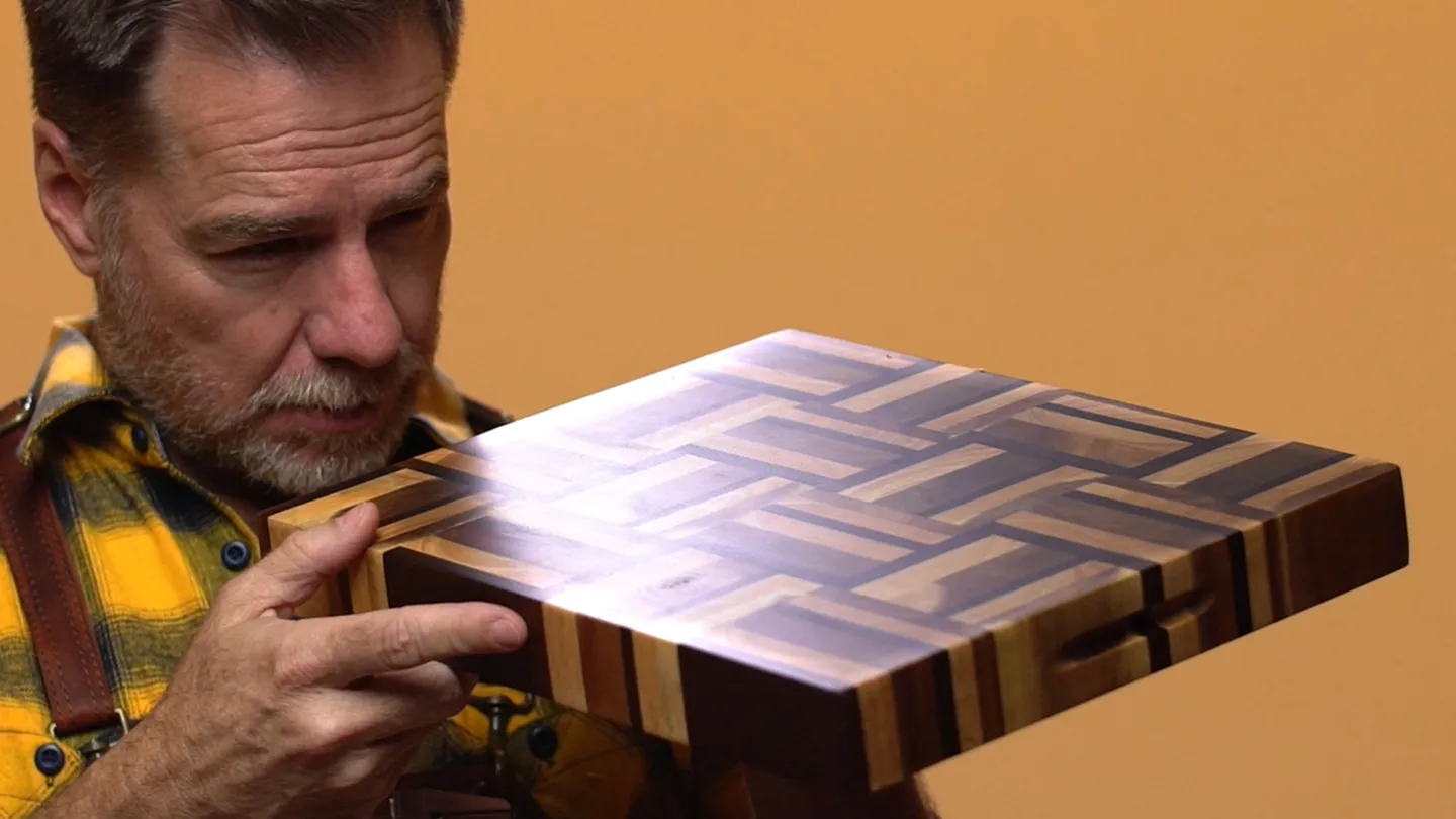 Woodworker inspecting work - 3DEXPERIENCE SOLIDWORKS for Makers